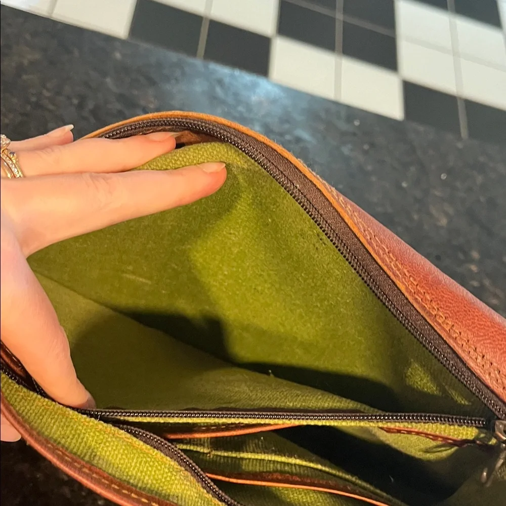Vintage Tan Leather Crossbody Bag - Picture 6 of 9